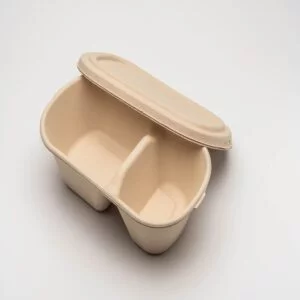 Imagen de una caja bento desechable fabricada con pulpa de bambú y bagazo. Esta caja bento ecológica ofrece una solución sostenible y biodegradable para el envasado de alimentos. Con sus múltiples compartimentos, permite una presentación organizada de la comida y una cómoda separación de los distintos alimentos. Su robusta construcción, junto con la tapa de seguridad, garantiza la frescura de los alimentos y un transporte seguro. Disfrute de la combinación de pulpa de bambú y pulpa de bagazo con esta caja bento desechable, ideal para personas con conciencia ecológica que buscan opciones de comida prácticas y respetuosas con el medio ambiente.