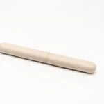 Étui de voyage compact et écologique pour pailles de blé, parfait pour transporter et ranger les pailles en toute sécurité lors de vos déplacements.