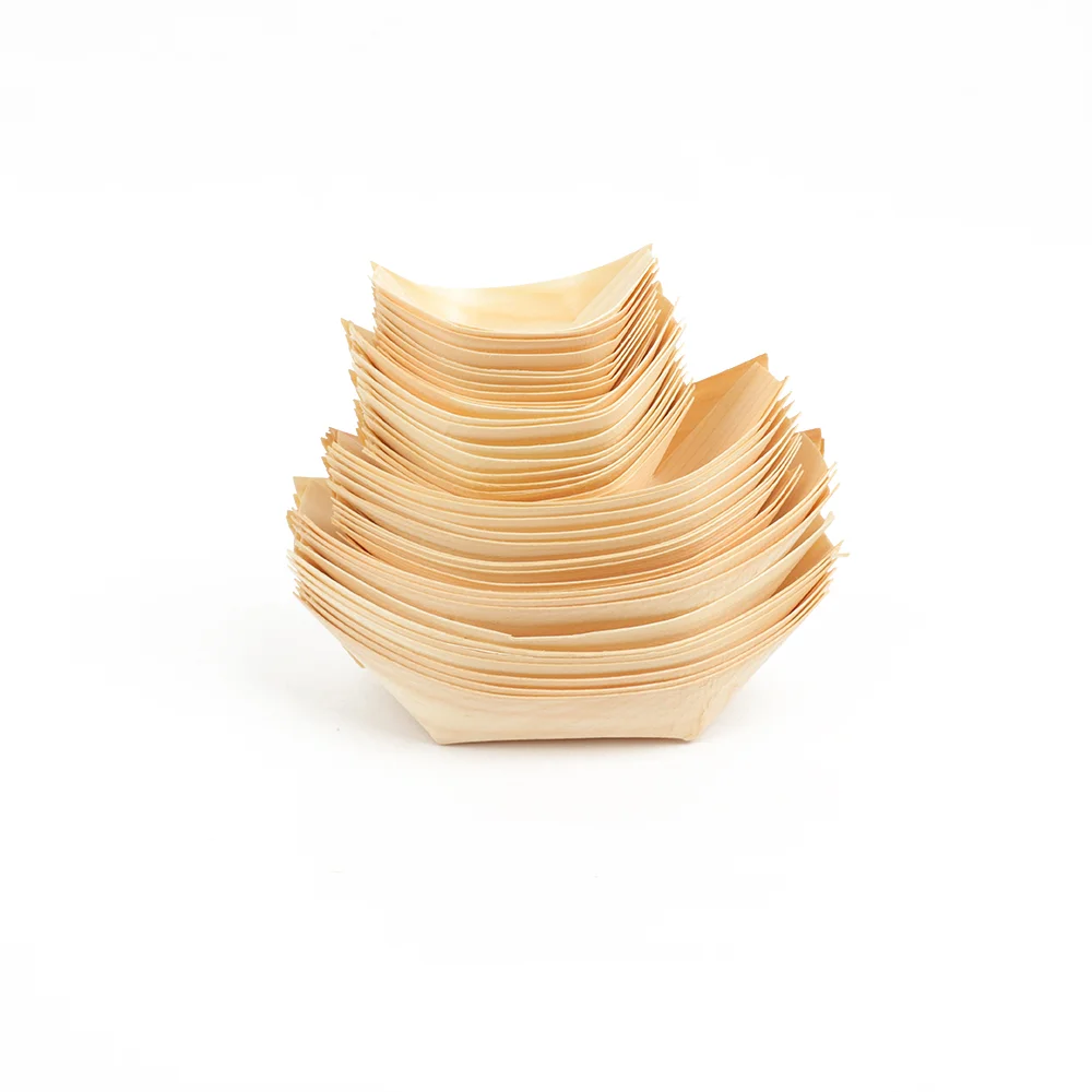 Una imagen de botes para bandejas de comida fabricados con materiales resistentes y ecológicos, ideales para servir una gran variedad de platos con un fácil manejo y evitar que se derrame la comida.