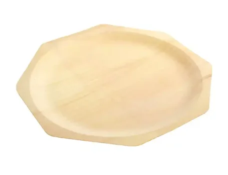 Imagen de un plato de madera de forma octogonal. El plato presenta una superficie lisa y pulida con vetas de madera natural visibles. Su exclusivo diseño octogonal añade un toque de sofisticación a cualquier mesa, perfecto para servir comidas con estilo.