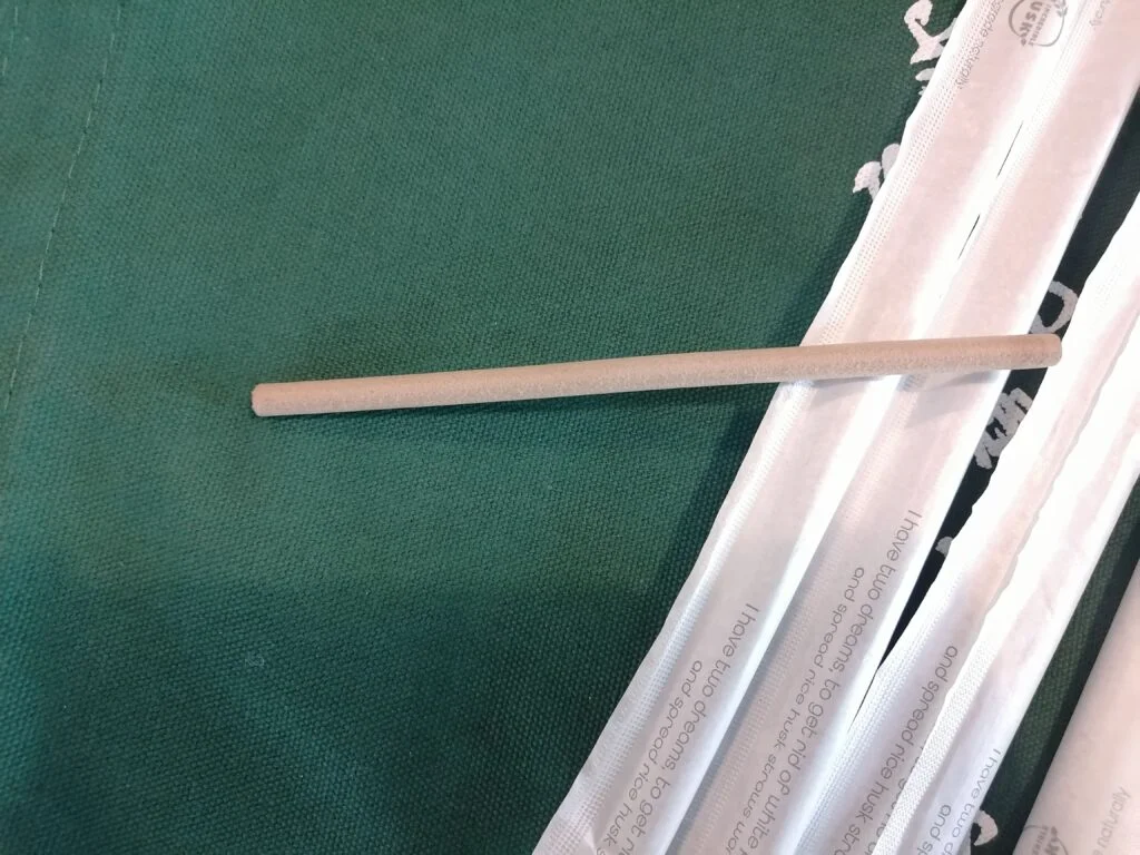 This is edible straws, made from tea stem and starch powder. And it is biodegradable straw.