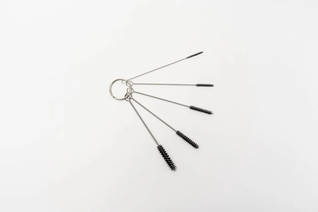 A imagem mostra o conjunto de escovas de limpeza personalizadas.