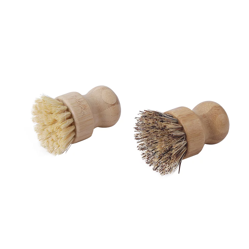 Escova de limpeza de louça com cabo redondo e cerdas ecológicas de fibra de coco e sisal.