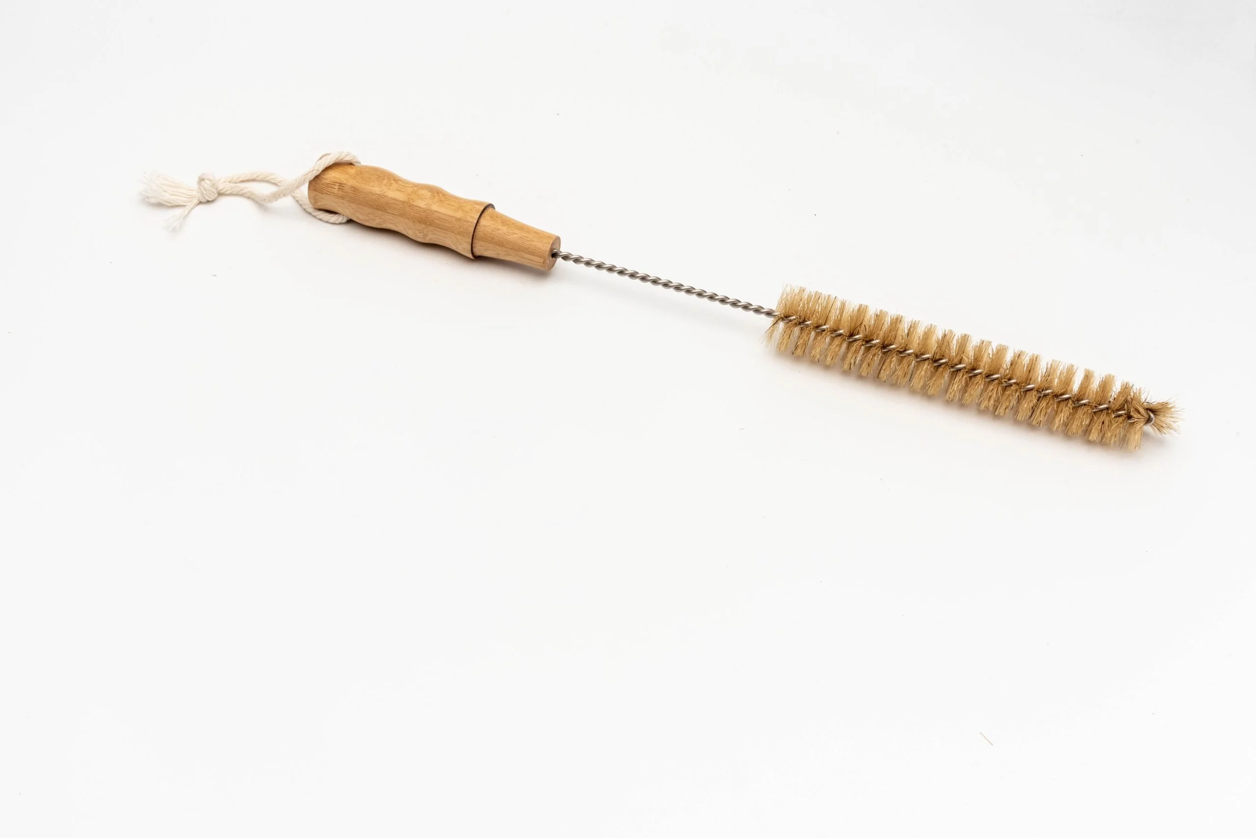 Escova longa para garrafas com cerdas de javali, cabo de bambu, cordão de algodão e cabo de aço inoxidável 304.