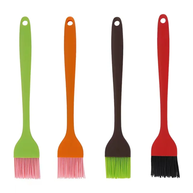 Escovas de silicone para alinhavo de grau alimentício com design em dois tons, cabo contrastante e cores das cerdas para um visual elegante - ideais para aplicação fácil de óleo e churrasco.