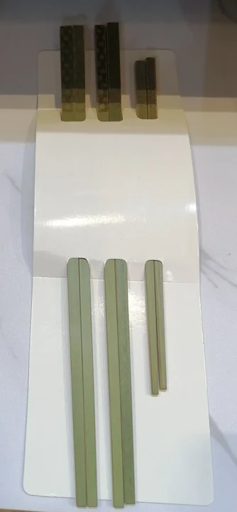 Pauzinhos verdes: Pauzinhos de bambu ecologicamente corretos e saudáveis, adequados para adultos e crianças, disponíveis em vários tamanhos. Fabricados com a técnica exclusiva 'Green Preservation' para um apelo diferenciado e de alta qualidade. Não tóxico e seguro para todos.